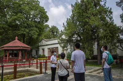 北京市屬公園加大限流管控:室內設單行線 講解員室外講解