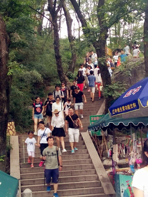 山清水秀北九水 小長假期間加強(qiáng)管理迎客忙 - 青島新聞網(wǎng)