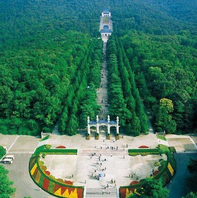 南京中山陵重新開放,首日迎14278名游客,將實(shí)行預(yù)約參觀限制游客量